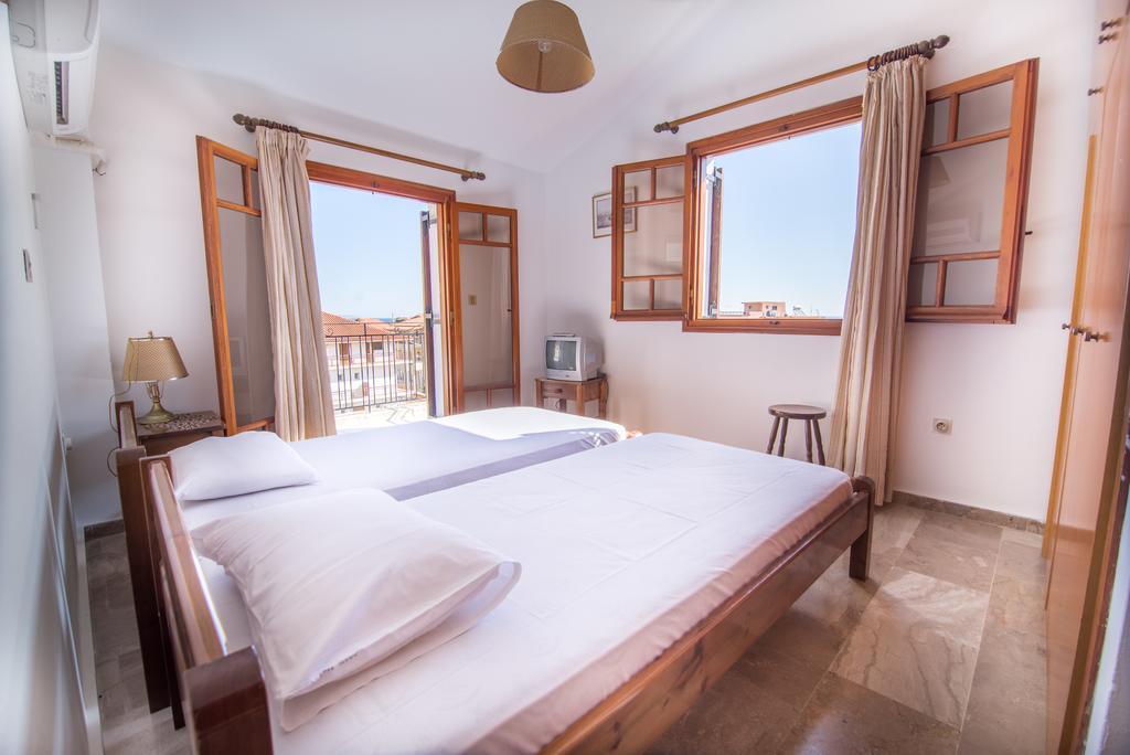 Maria Parameriti Apartments بوروس المظهر الخارجي الصورة