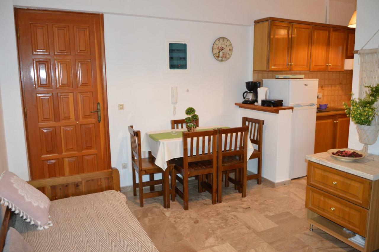Maria Parameriti Apartments بوروس المظهر الخارجي الصورة